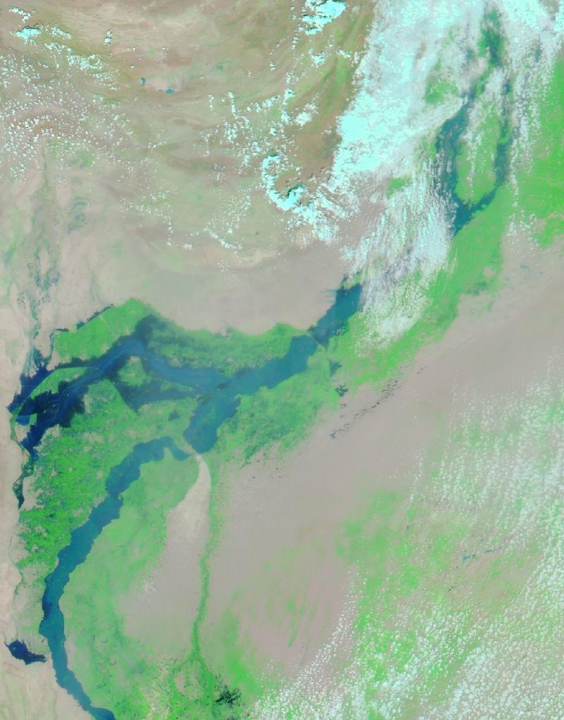 Satellite image of Indus valley in upper Sindh and southern Punjab, around Sukkur and Jacobabad, Pakistan on 24 Aug 2010, after the event.